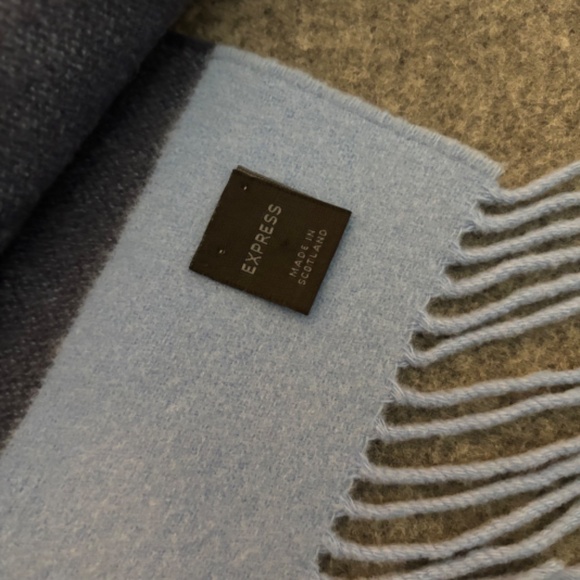 EXPRESS Merino Wool & Cashmere Blue Striped Scarf - Picture 4 of 7